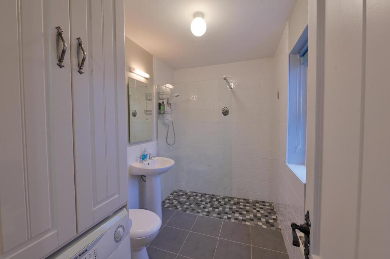 Ocean Breeze Apartment 拉辛赫 外观 照片